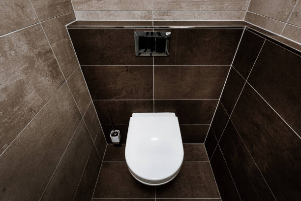 Installer des toilettes suspendues dans votre salle de bain.